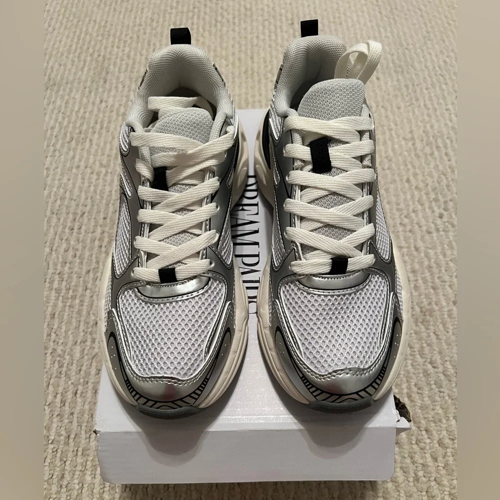 NIB Dream Pairs White and Gray Sneakers Size 7.5 - Picture 2 of 4